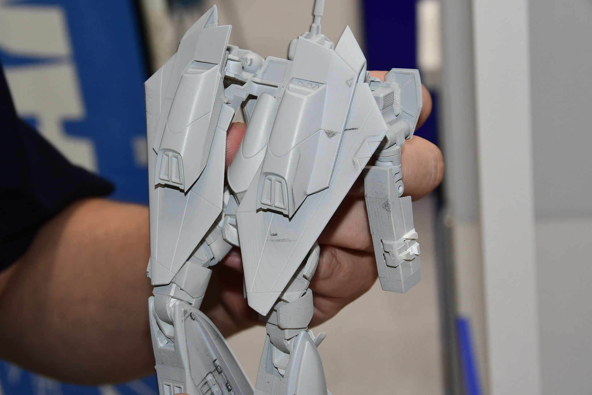 機首と機体ブロックを折りたたみバトロイドへ