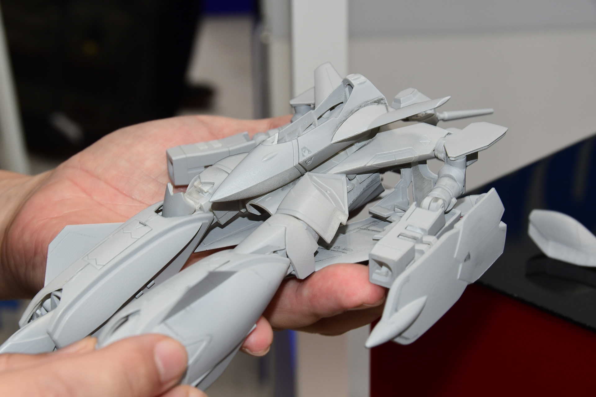 機首と機体ブロックを折りたたみバトロイドへ