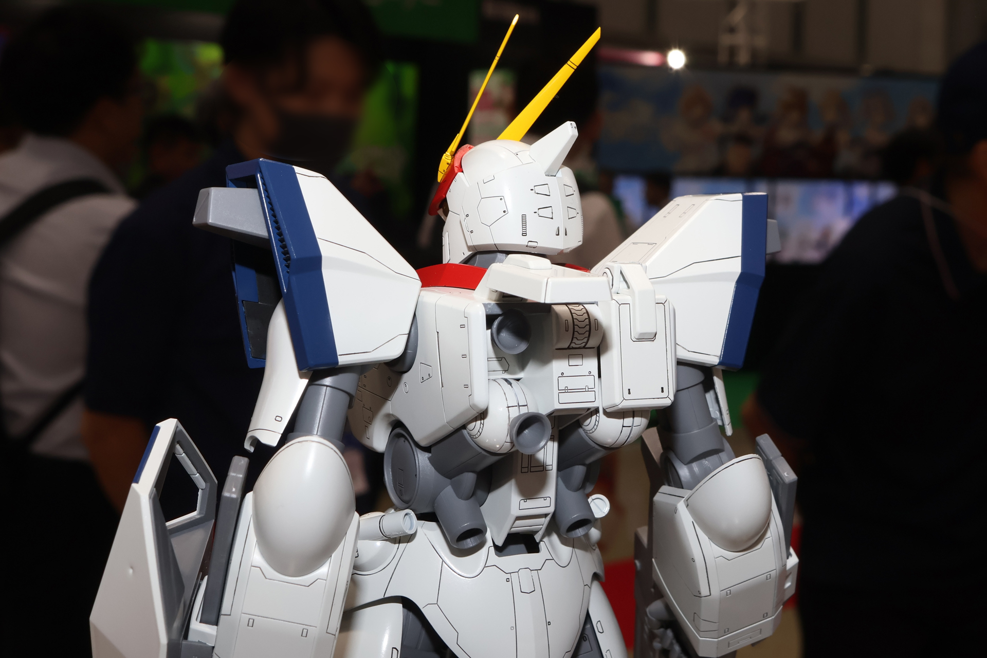バックパックのノズル展開ギミック。こうした細かなギミックも備わっている