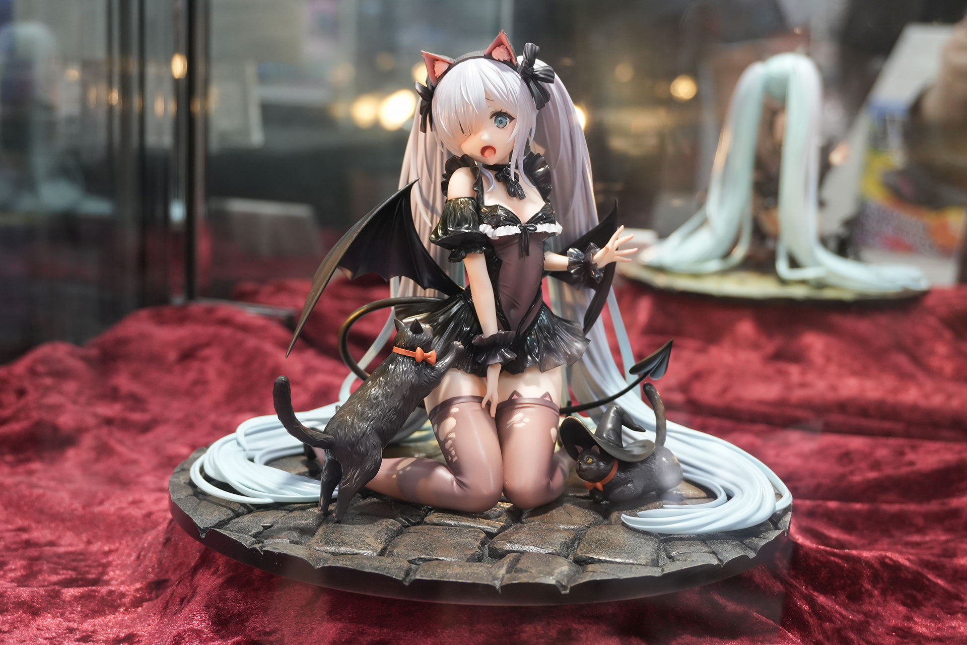 フィギュアの素材はPVCとABSで、全高は約160mmだ
