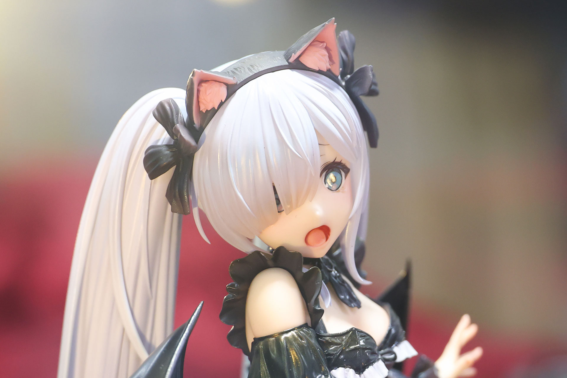口を少し開けた表情がかわいい