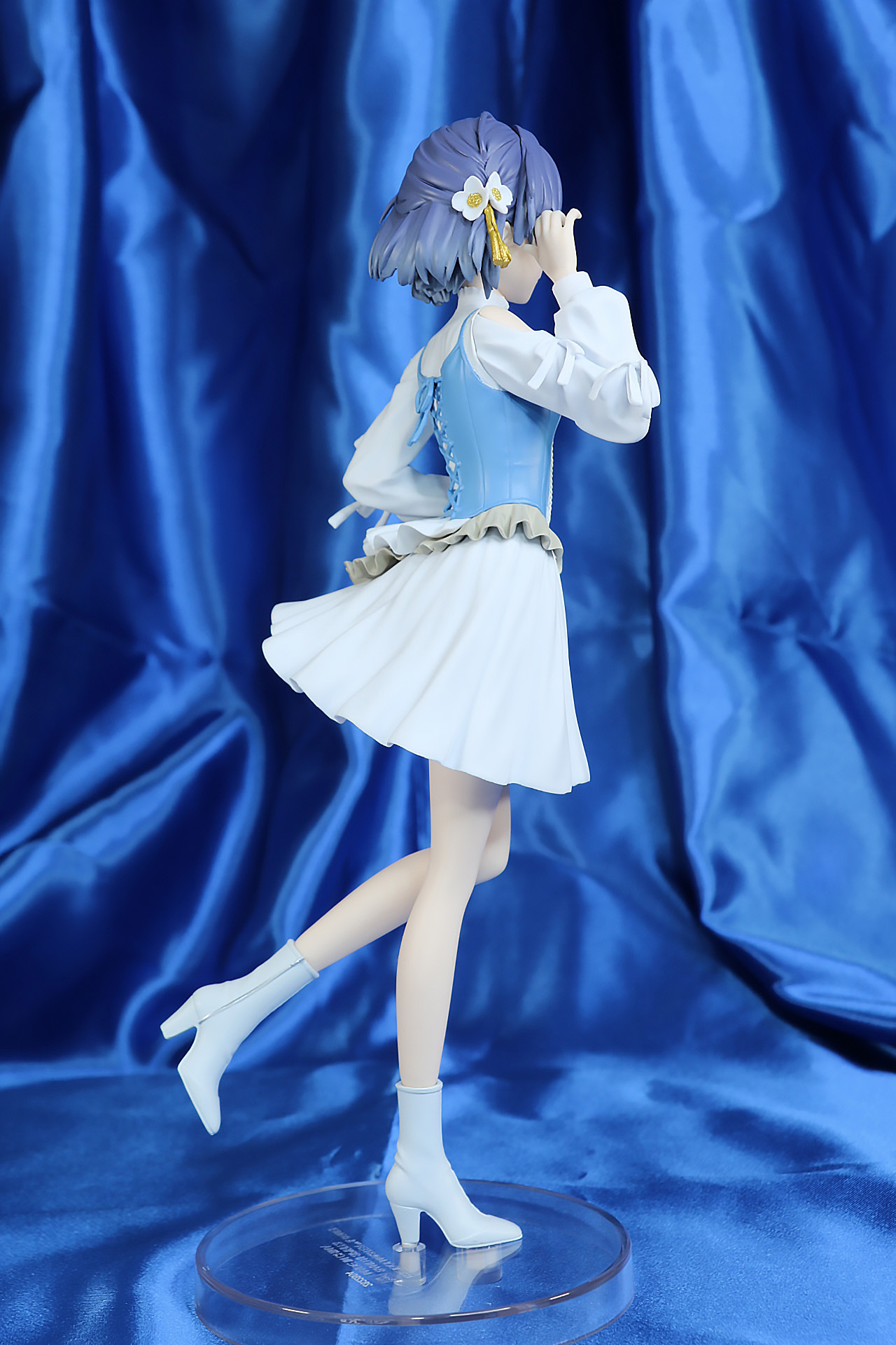 少しあおりのアングル