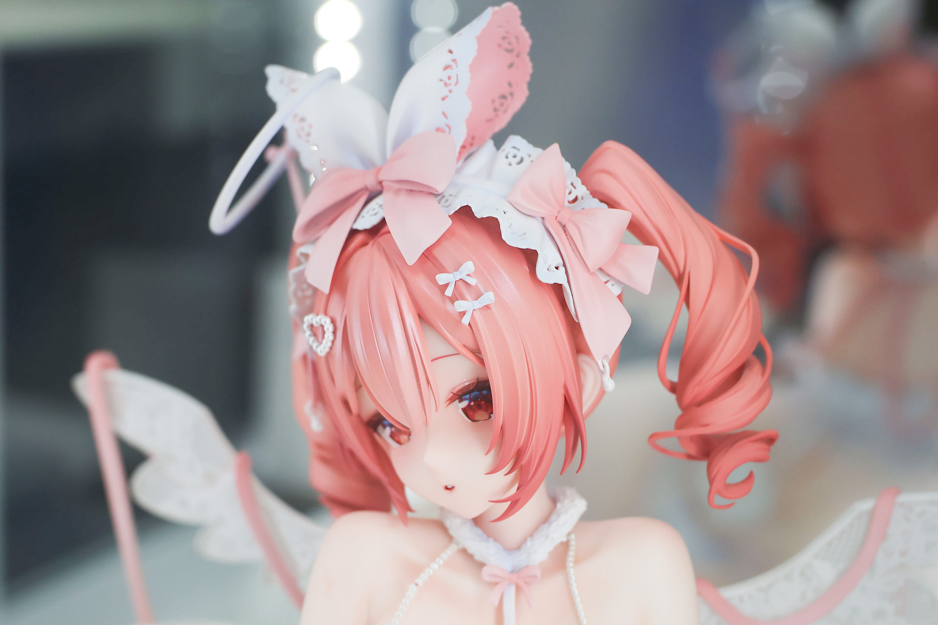 天使の輪やカチューシャなども細かく作り込まれている