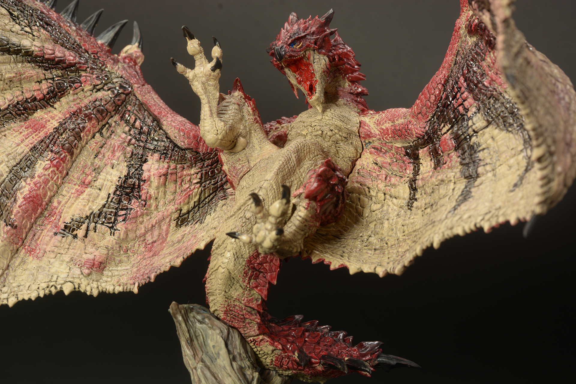 リオレウスは「モンハン」プレーヤーの壁となるモンスター。「モンハン」を代表するモンスターの手強さを実感させられる