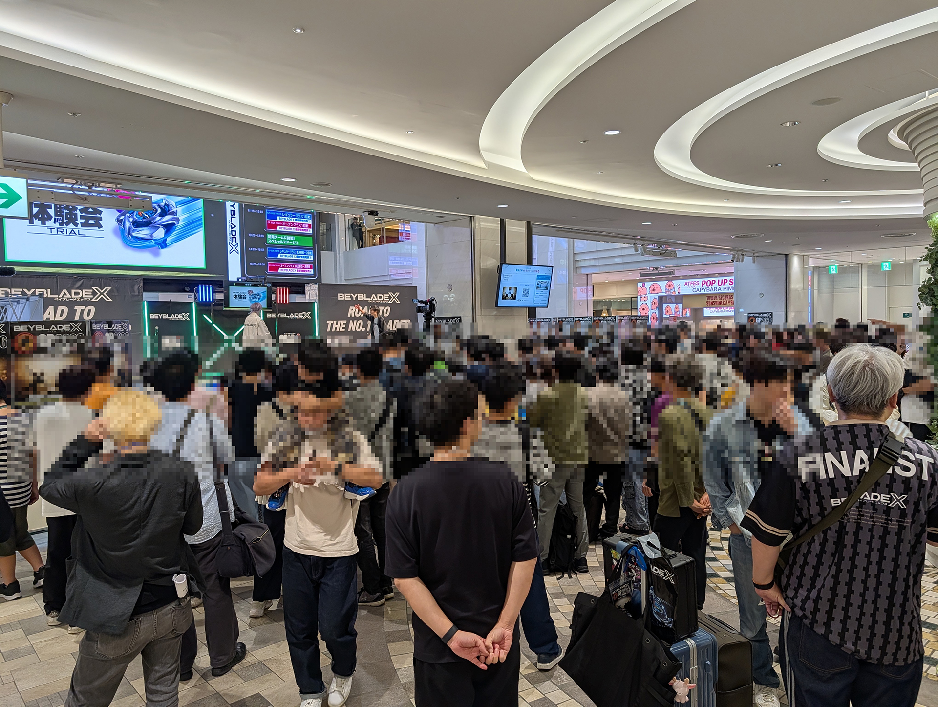 大勢の来場者が詰めかけており、会場は大賑わいとなっていた