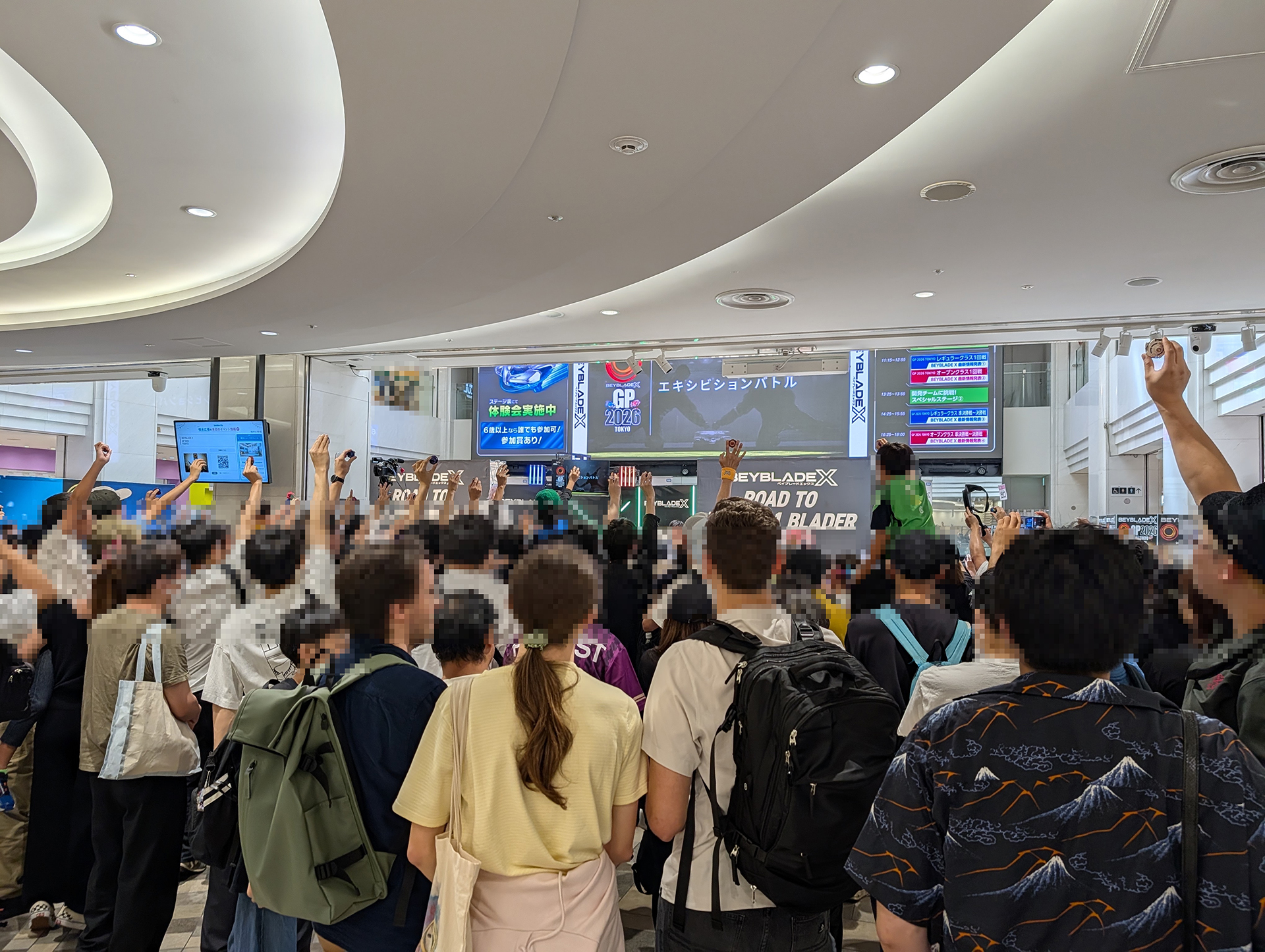 チャレンジバトルで勝利するとイベント会場限定の「ベイブレードX UX-00 スターター グローリーワルキューレLF メタルコート:ブルー」がゲットできるため、多くの来場者が挑戦したくて盛んにアピールしていた