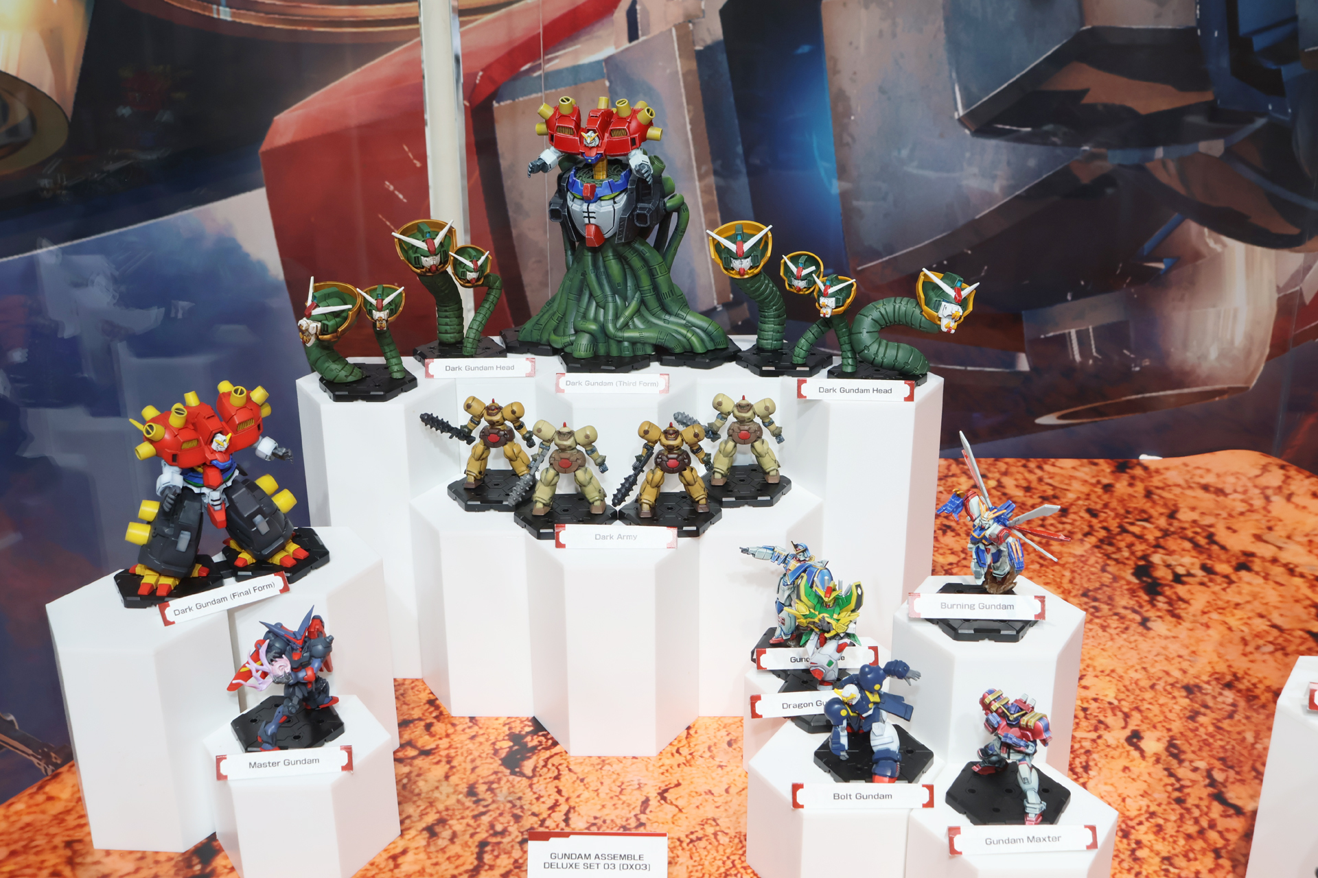 発売予定のラインナップの数々。MSのほか戦艦や車両、そしてデビルガンダムのような大型ユニットも登場予定だ
