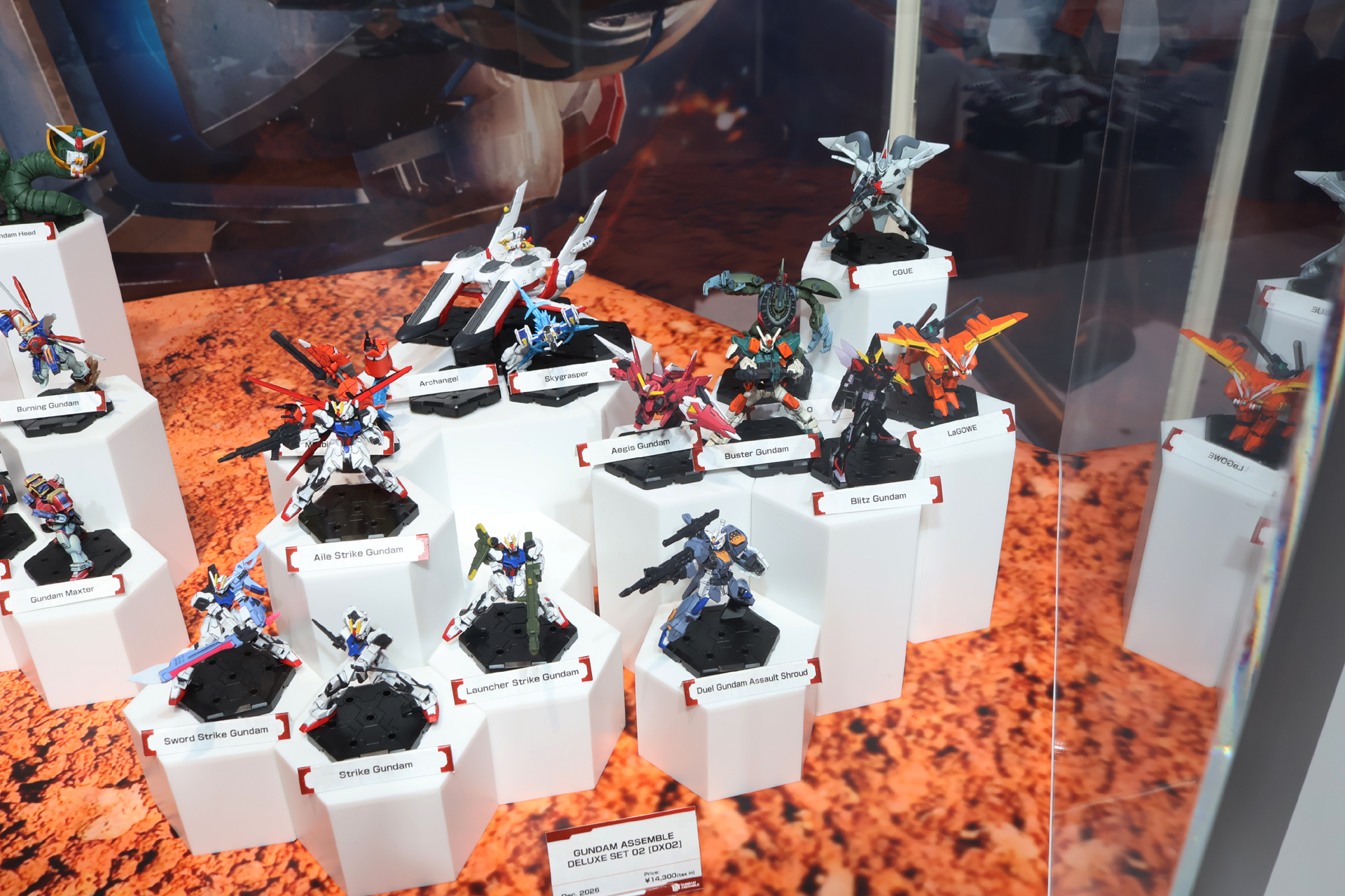 発売予定のラインナップの数々。MSのほか戦艦や車両、そしてデビルガンダムのような大型ユニットも登場予定だ
