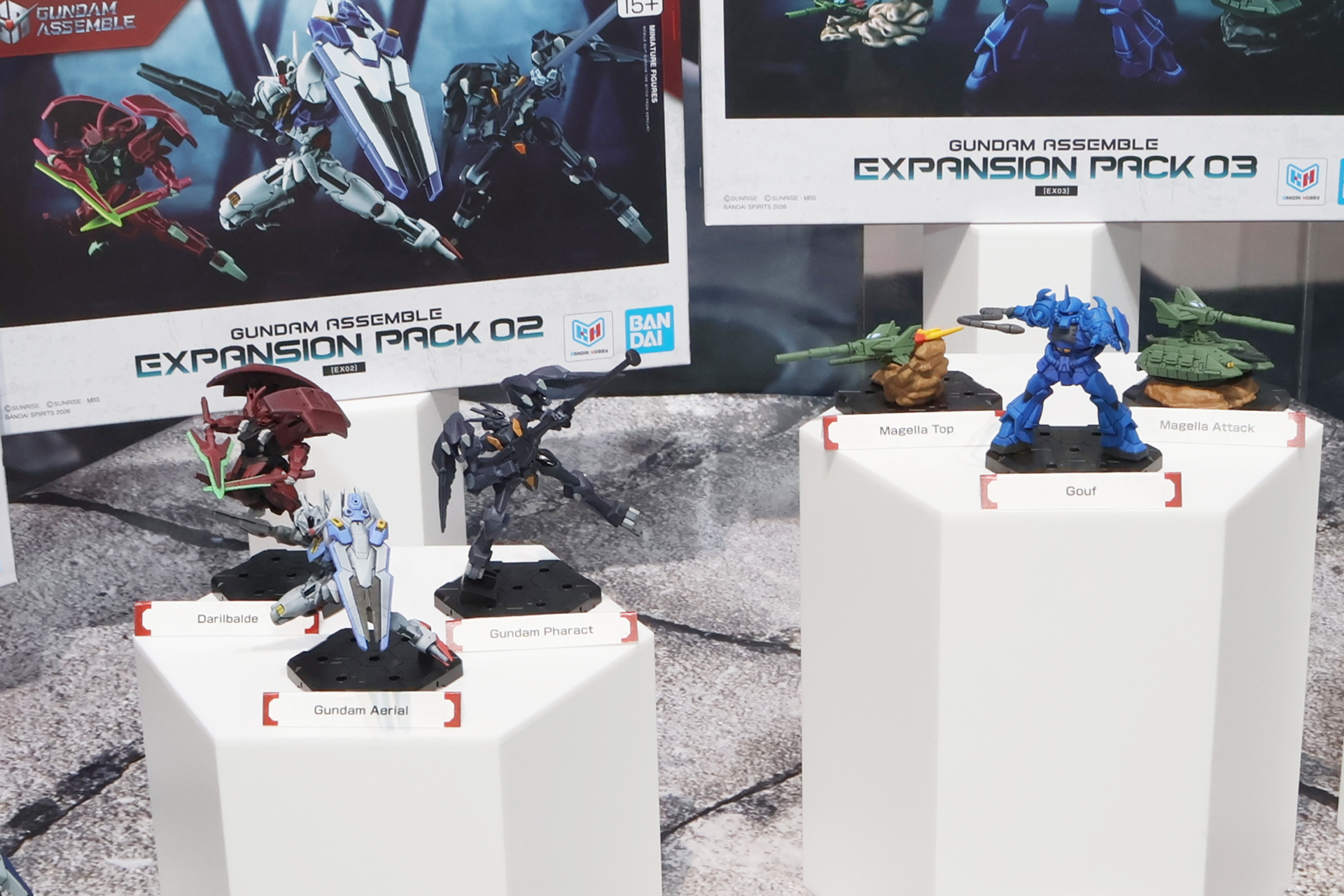 発売予定のラインナップの数々。MSのほか戦艦や車両、そしてデビルガンダムのような大型ユニットも登場予定だ