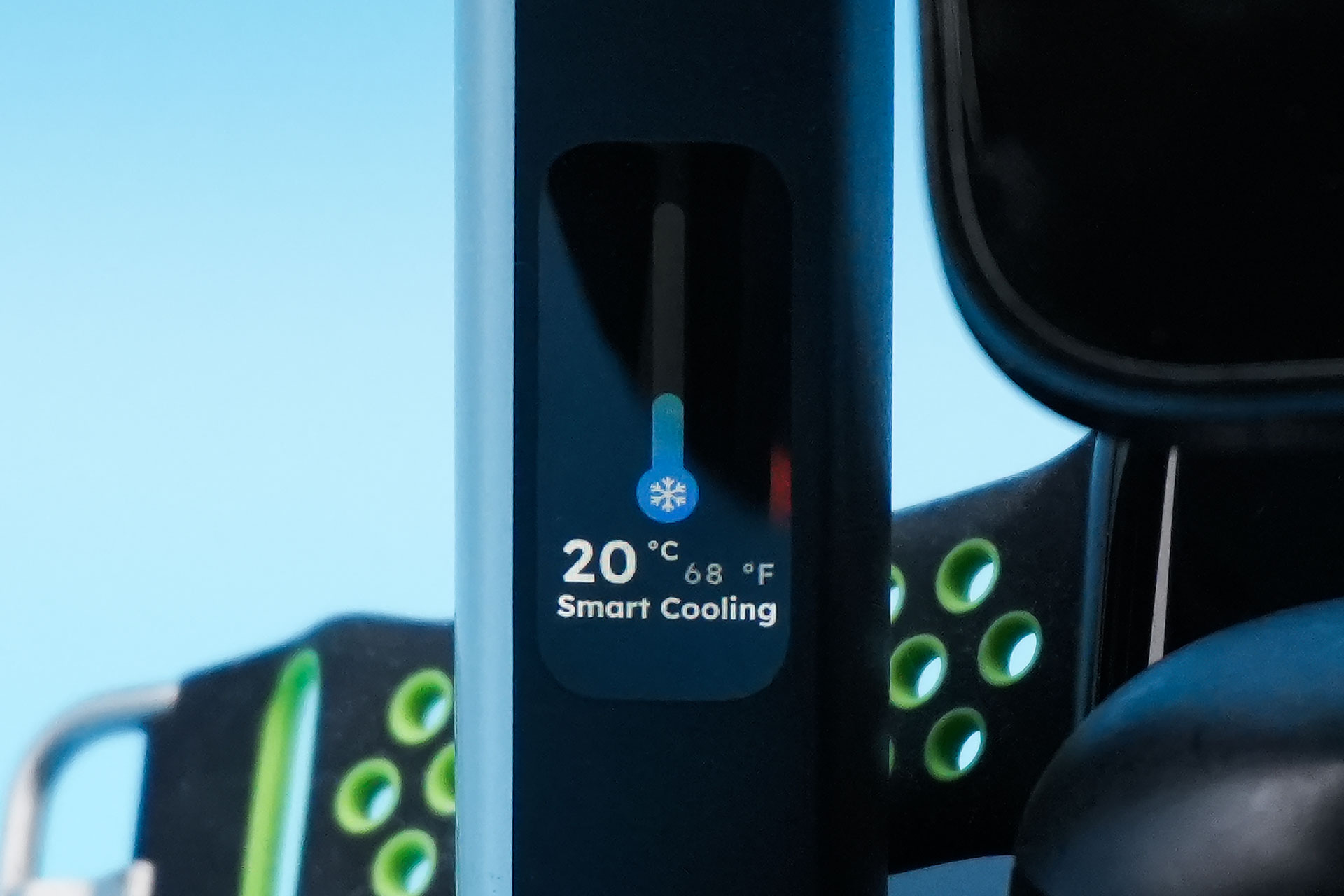 「Smart Cooling」画面では冷却機能のリアルタイム温度を大きく表示