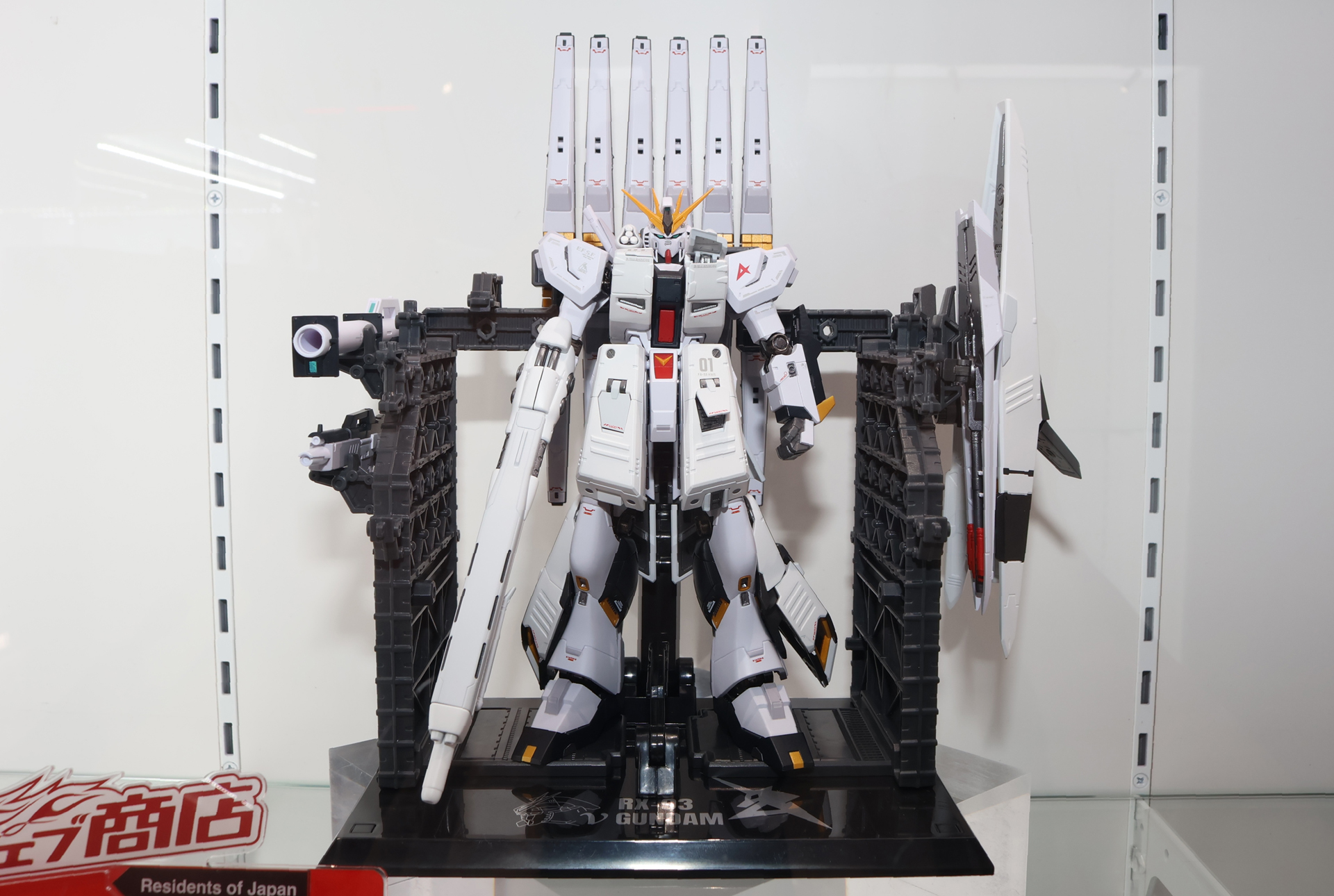 「METAL ROBOT魂 ＜SIDE MS＞ νガンダム専用 HWS & ディスプレイパーツセット」。2027年3月発送予定。価格は12,100円。プレミアムバンダイ販売商品。国内での予約は10月7日に終了