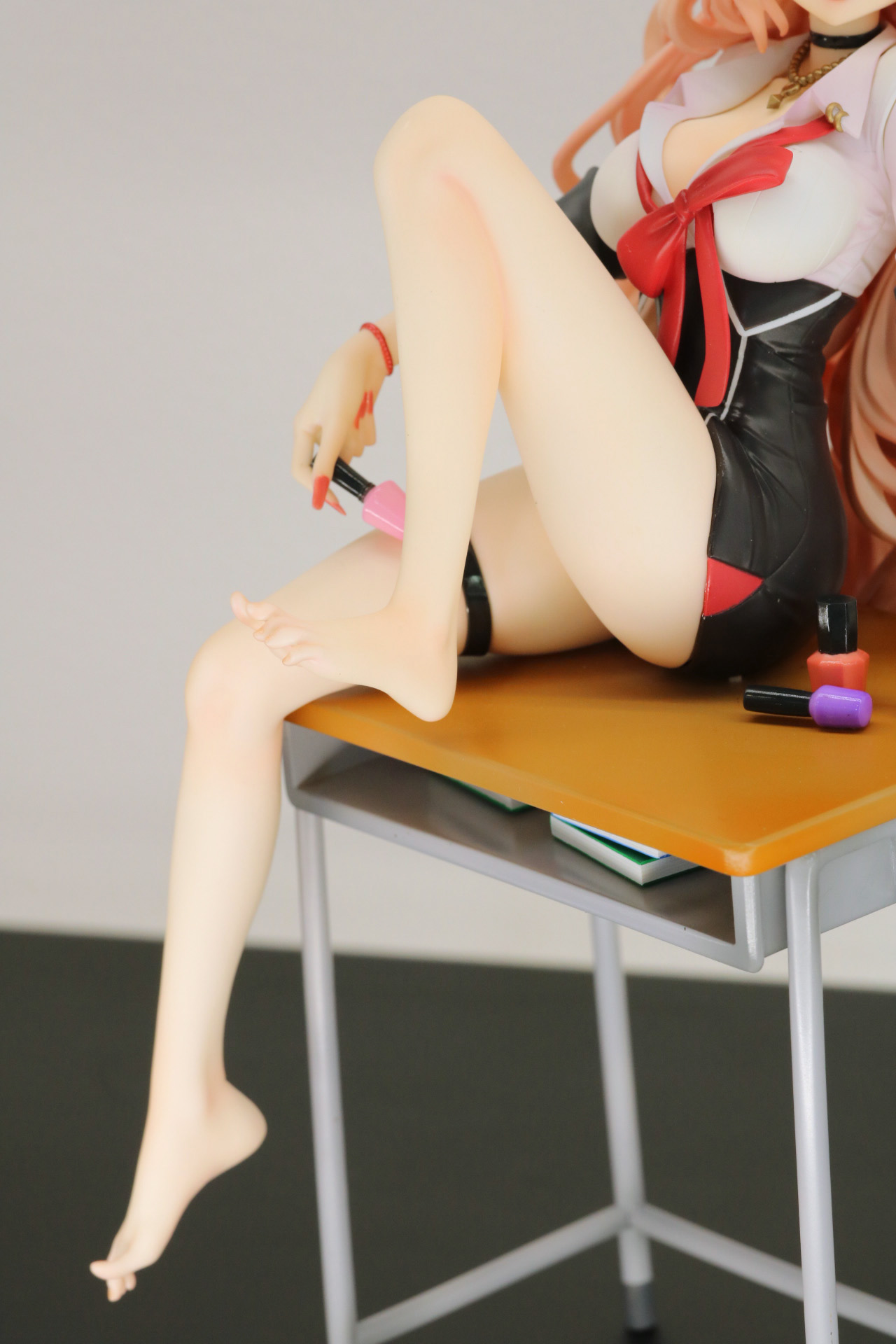 見惚れてしまう生足の脚線美