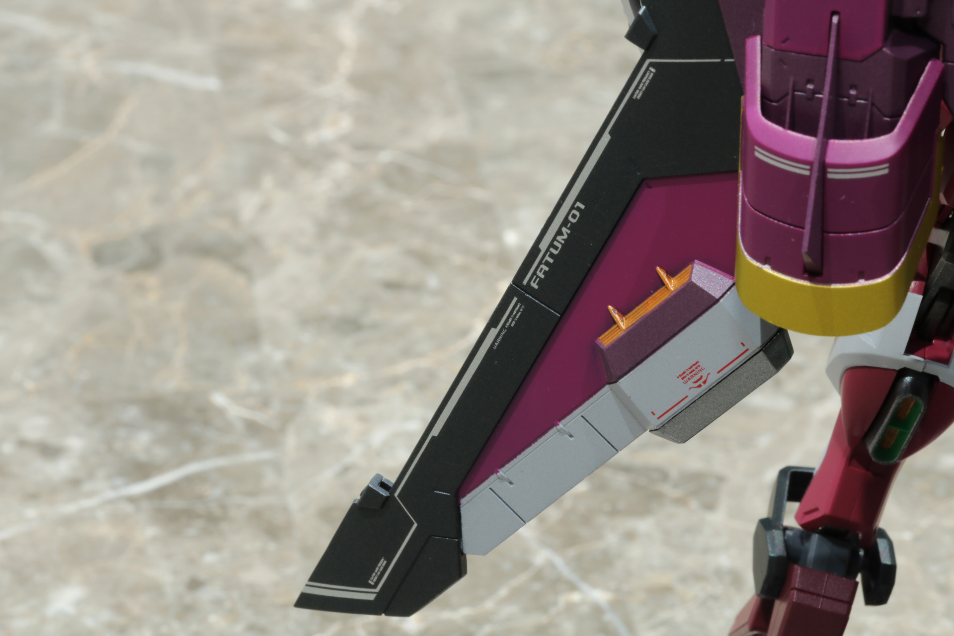 「METAL ROBOT魂 ＜SIDE MS＞ インフィニットジャスティスガンダム弐式」（右）と比較