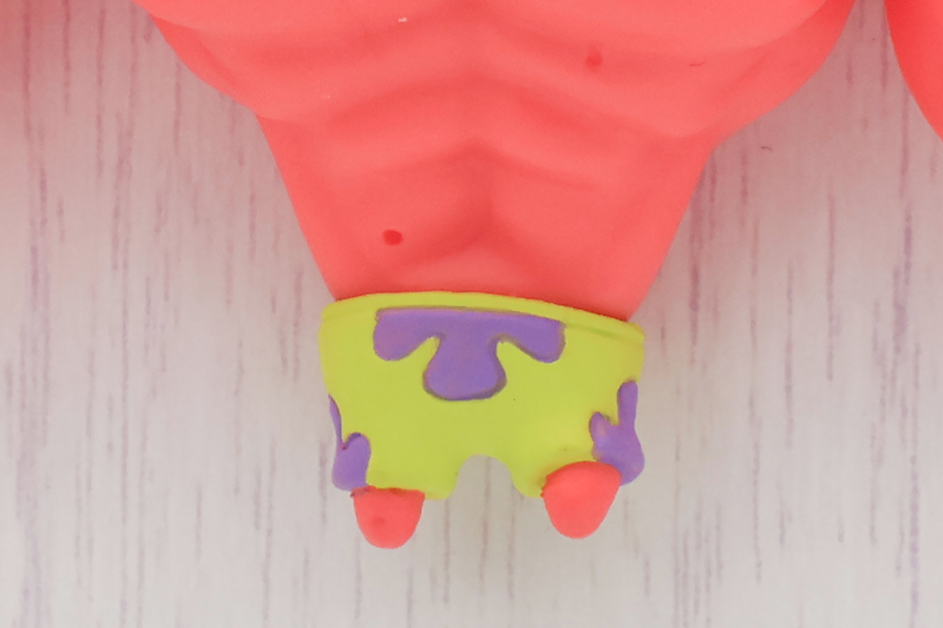 マッチョになってもズボンと足はいつものパトリックだ