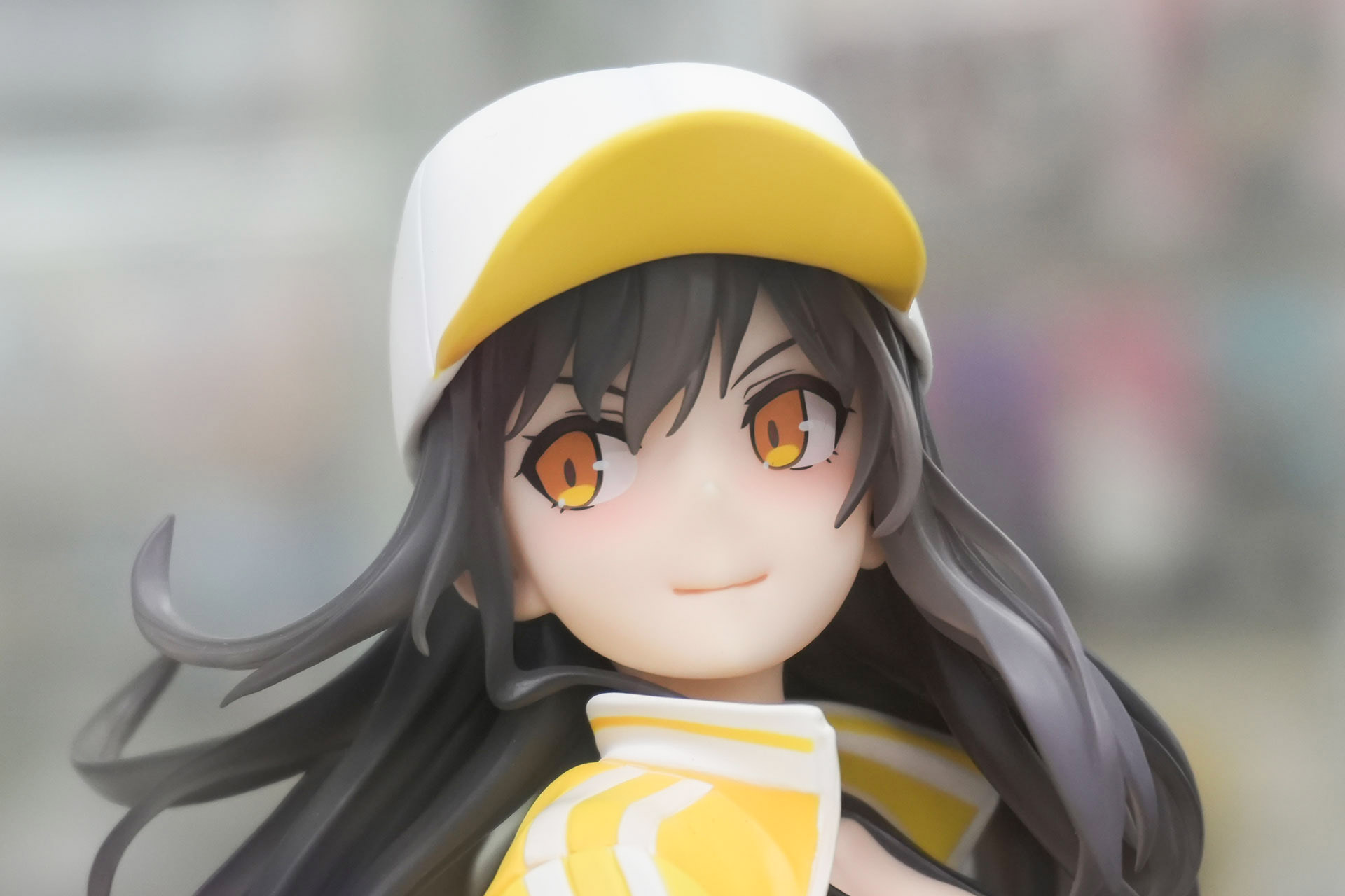 オレンジ色の瞳と、ほんのり赤く染まった頬がキュートだ