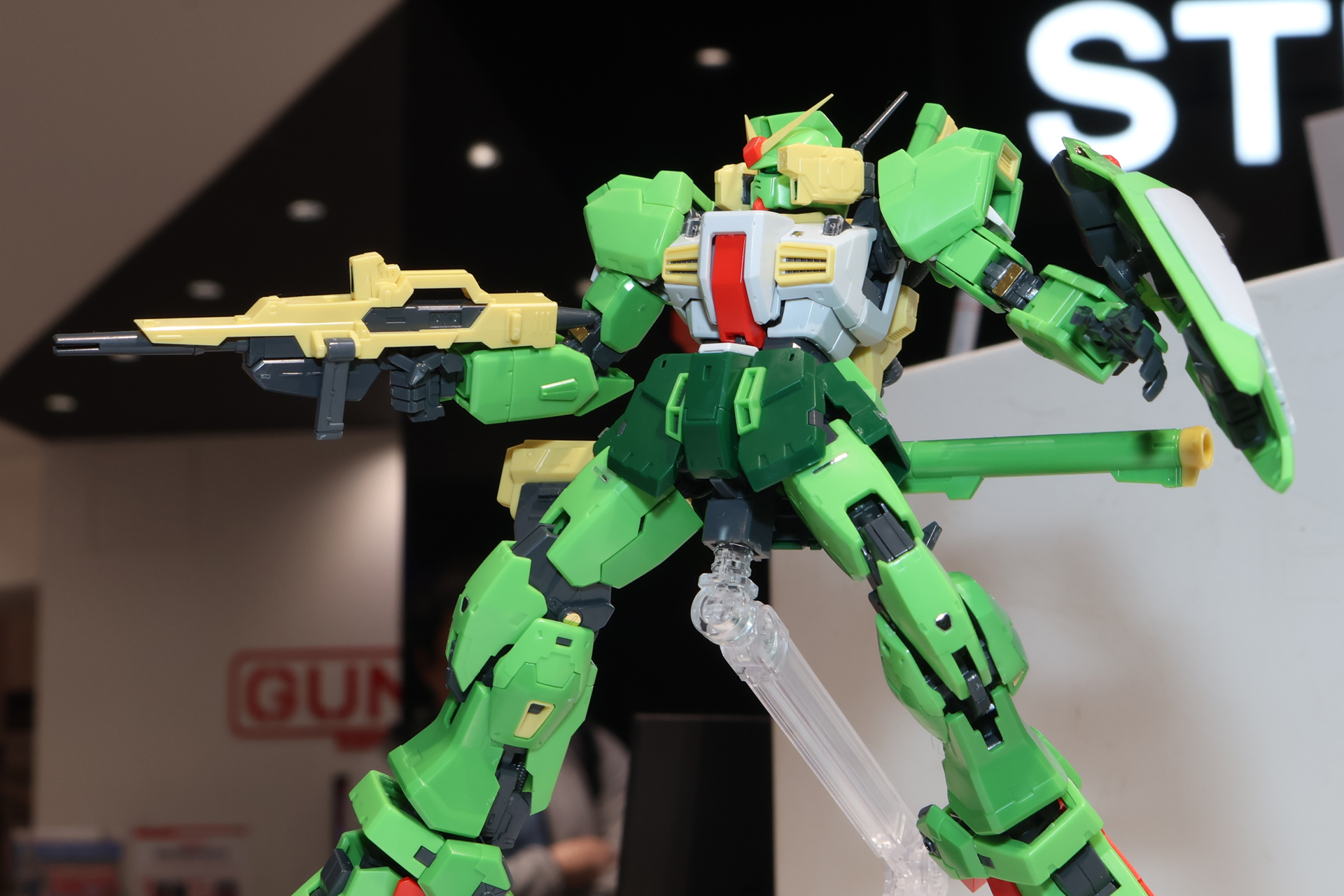 ケロロ軍曹のカラーで成形されたRGガンダムMk-IIだ