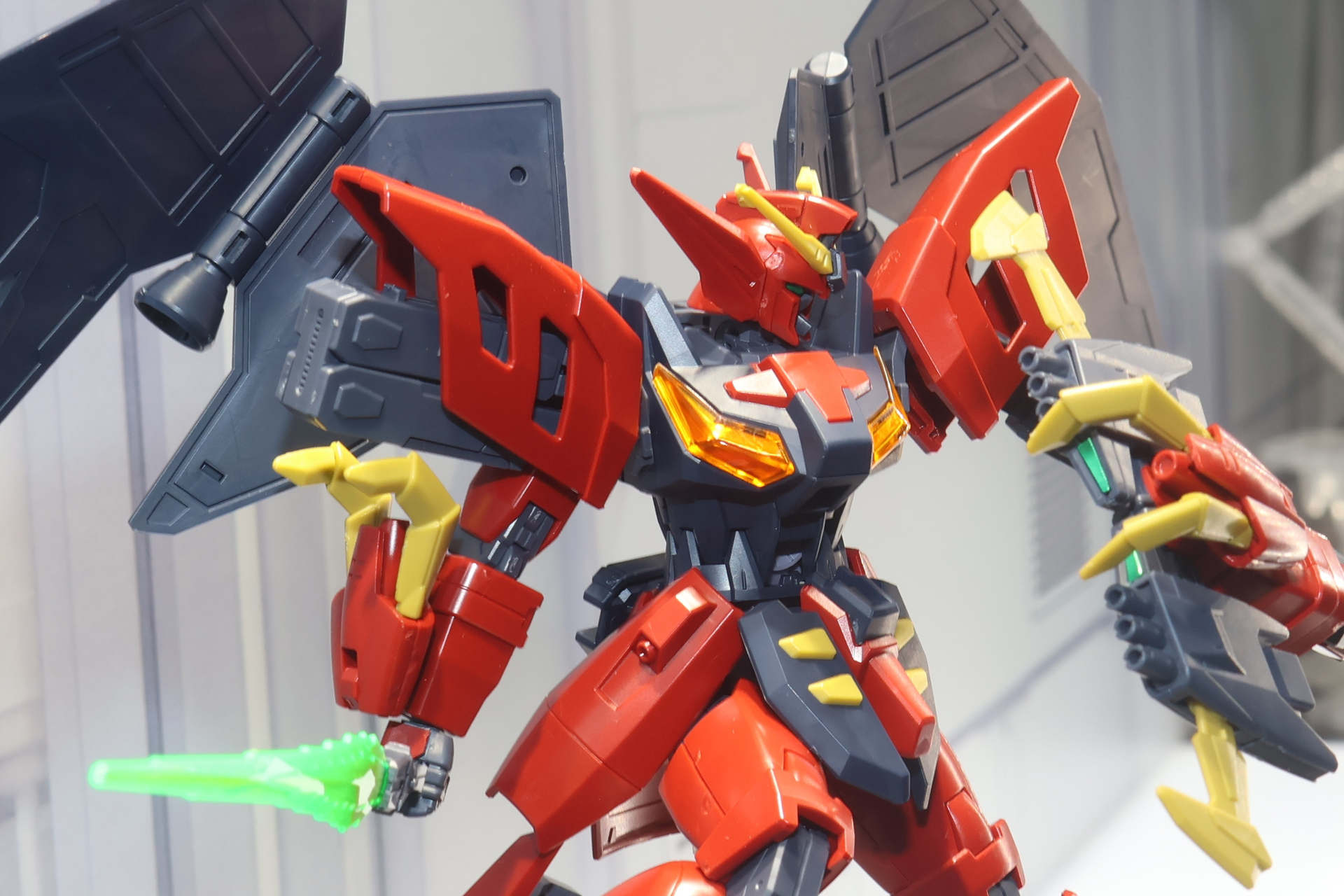 腕の伸縮部は肩アーマーに収納されている