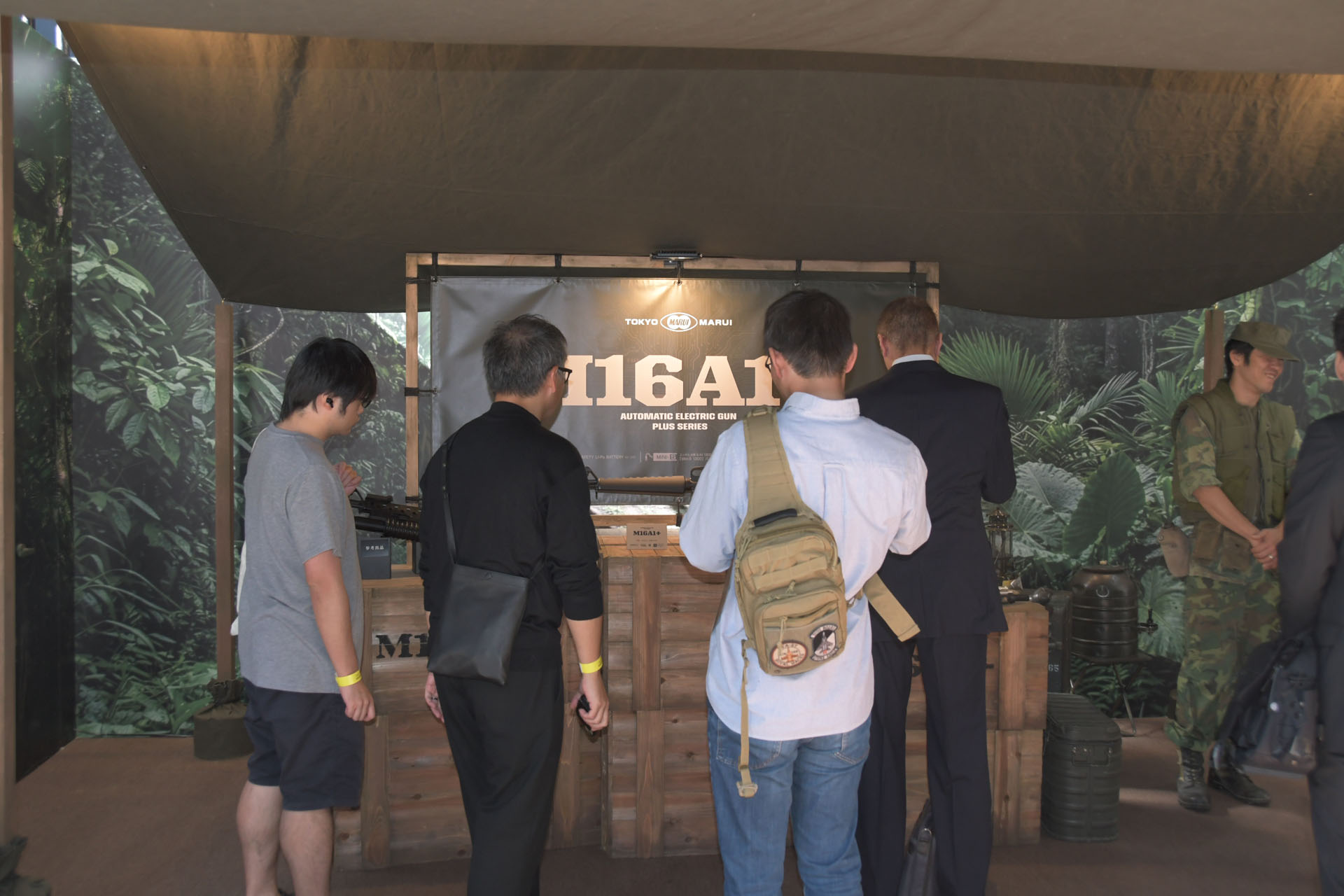 展示場はベトナムのキャンプのように