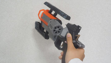 Apex Legends」に登場する武器「ウィングマン」を1/1スケールで