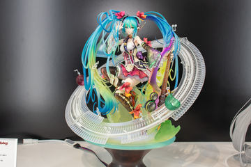 初音ミクフィギュア　特典付バーチャルポップスターVer 美樹本晴彦氏のイラストをもとに立体化したフィギュア「初音ミク