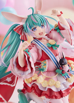 初音ミク 15th Anniversary Ver. いちご フィギュア 苺をモチーフにした15周年記念のキュートなミクが登場！ | 株式