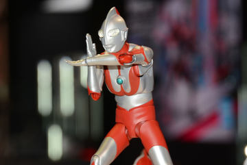 帰ってきたウルトラマン」、MATのマットアロー1号など超兵器写真
