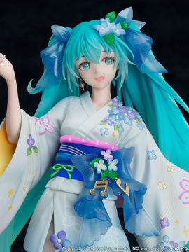 初音ミク」15周年にちなんだ苺（イチゴ）をモチーフにした