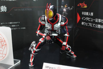 カイザか、サイガか？ 「真骨彫製法 仮面ライダー555」シリーズ