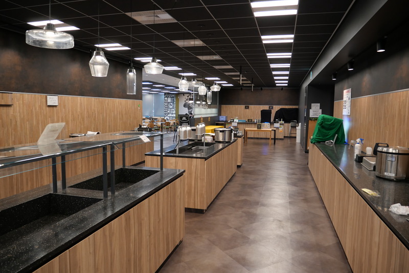 JCB高田馬場オフィス内の小型コンビニ店舗や、昼にランチや弁当を販売するスペースで実証実験を行なっている