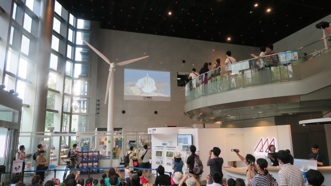 三菱みなとみらい技術館の過去のパブリックビューイングの様子