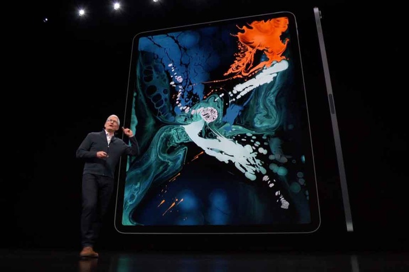 新しいiPad Proを披露するティム・クックCEO