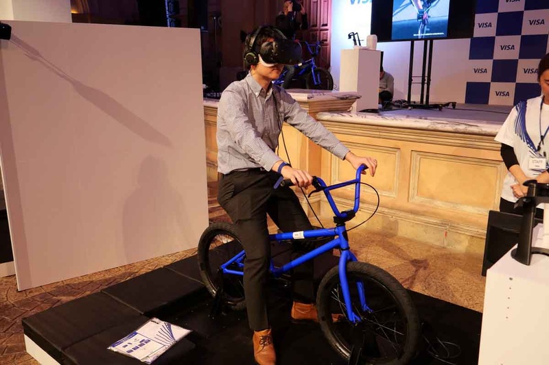 Visaのタッチ決済を疑似体験できるVRコンテンツを用意