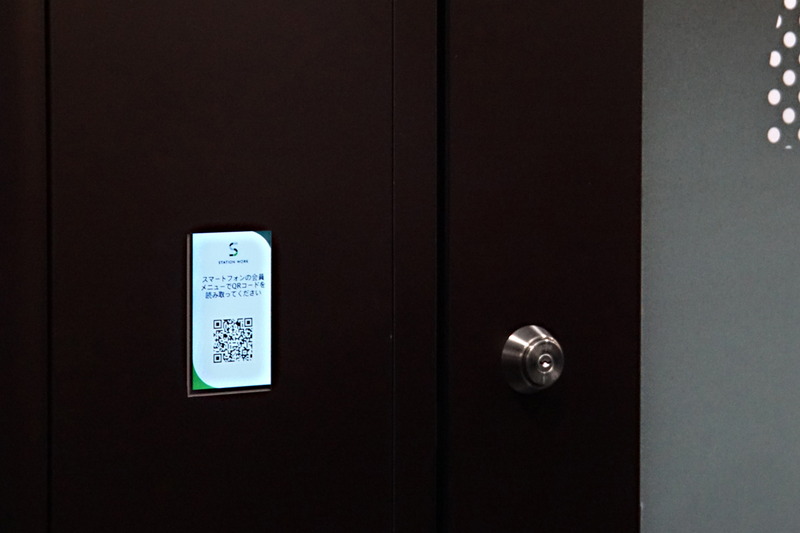 モニターに表示されるQRコード