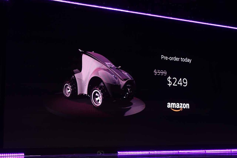 AWSが発表し、3月に発売を予定している「AWS DeepRacer」。デュアルコアCPUを搭載したロボットカーで、価格は249ドルから。残念ながら日本からは注文できない