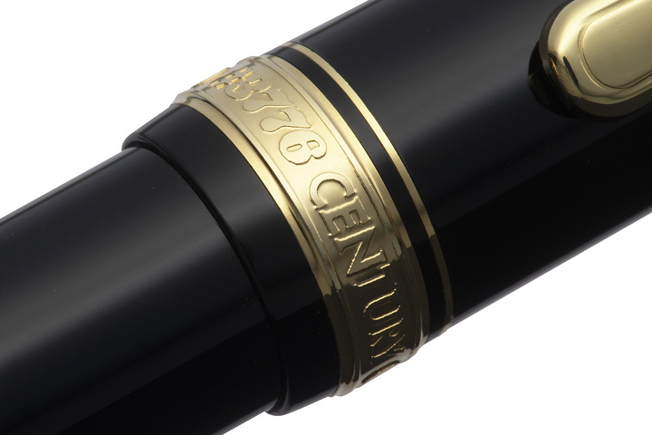 エッチング技法で立体的に仕上がったリングの刻印