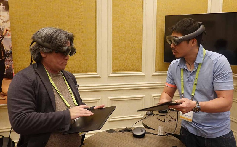 Magic Leap Oneをかぶり、手元にはワコムのペンタブレット「Intuos Pro」をもって作業。AR空間内の物体をペンで動かし、実際に線などを書き込むことができる