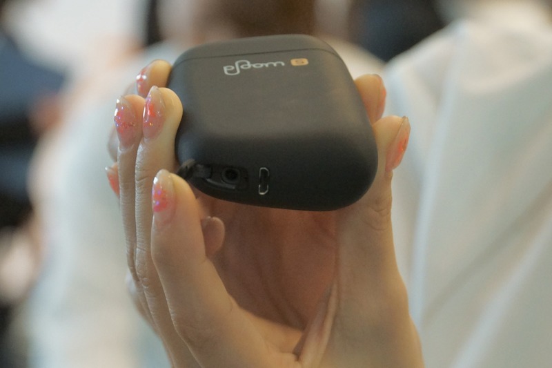 底面にあるクリーニング用の穴