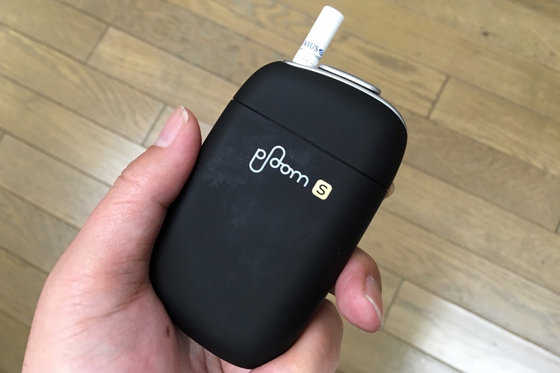 手になじむ丸みを帯びたデザイン