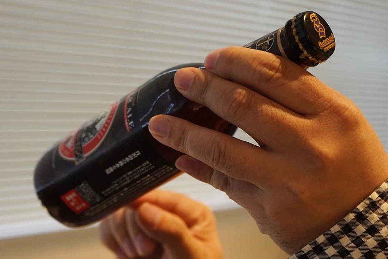 ビール収納部の傾斜により、ビールの澱(おり)が瓶底に貯まるため、グラスに澱が入らない