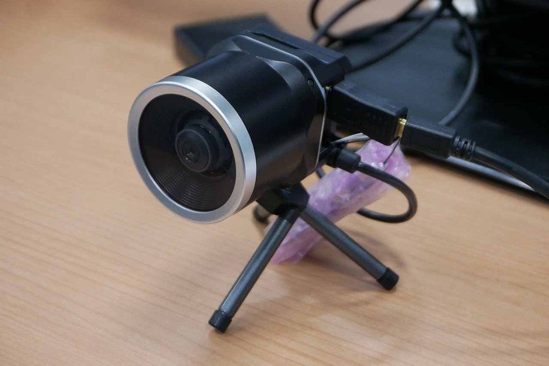 目的のものから目を離さないカメラ