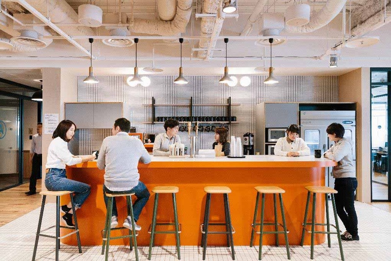 オフィスはWeWorkがデザイン(写真は丸の内北口拠点@WeWork)