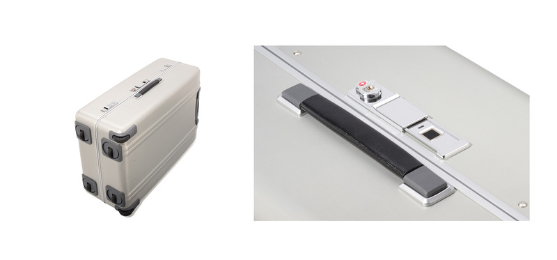 左:6輪キャスター、右:指紋認証