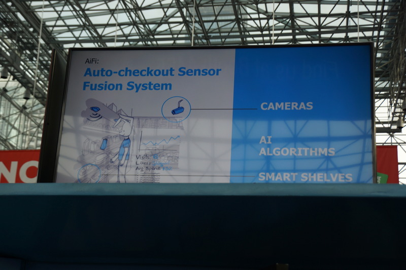 カメラと重量センサーを組み合わせたセンサーフュージョンによる行動解析を行っているという