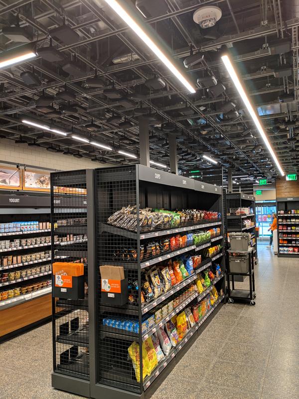 現在は食品スーパーとしてセンサーフュージョンを組み合わせた1種類のストアフォーマットしかないが、今後は商品点数や運営母体を変えた新しい“Amazon Go”が誕生するかもしれない