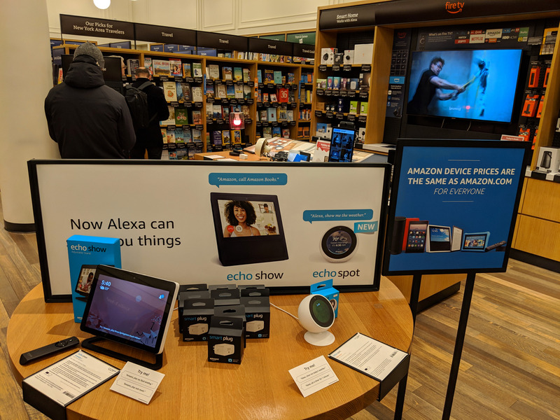 Amazon.comのデジタルグッズを扱っている以外は普通のカフェ併設の本屋なのだが、オンラインだけに一本化しない点に同社がユーザーとの接点を重視していることがうかがえる