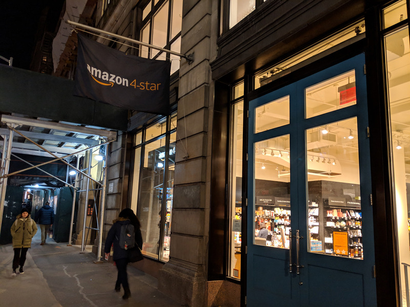 米ニューヨークのSoHo地区にあるAmazon 4-Starの店舗。店舗名からわかるように、オンラインストアでの人気商品が多数陳列されている