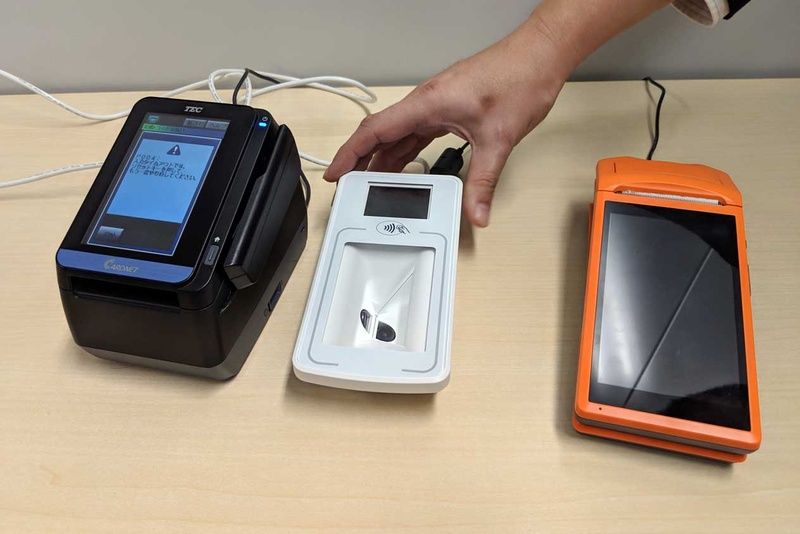 CCTと非接触スキャナ(NFCとQRの両対応)の組み合わせと、Sunmiが提供する一体型mPOS。後者は中国でよく利用されている端末で、JCBでは一体型を希望する加盟店にはこれを提供するという