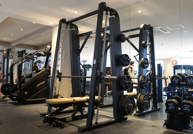 フリーウェイト用の機器も完備