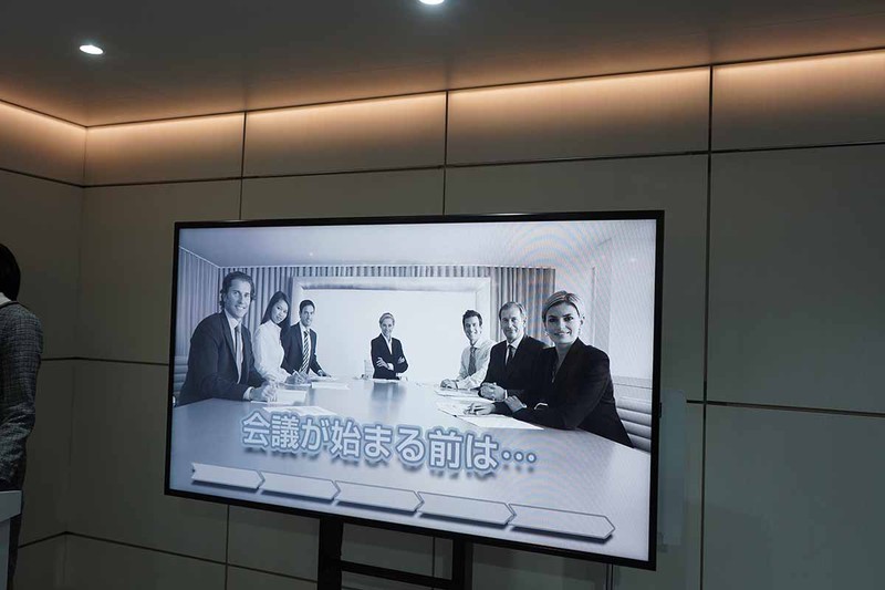 会議の進捗や雰囲気に合わせて色が変わる