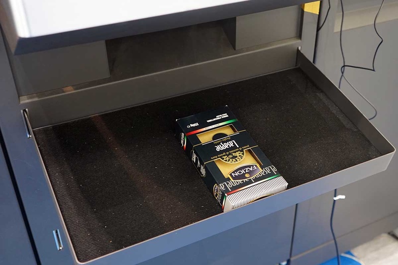 商品が出てくる